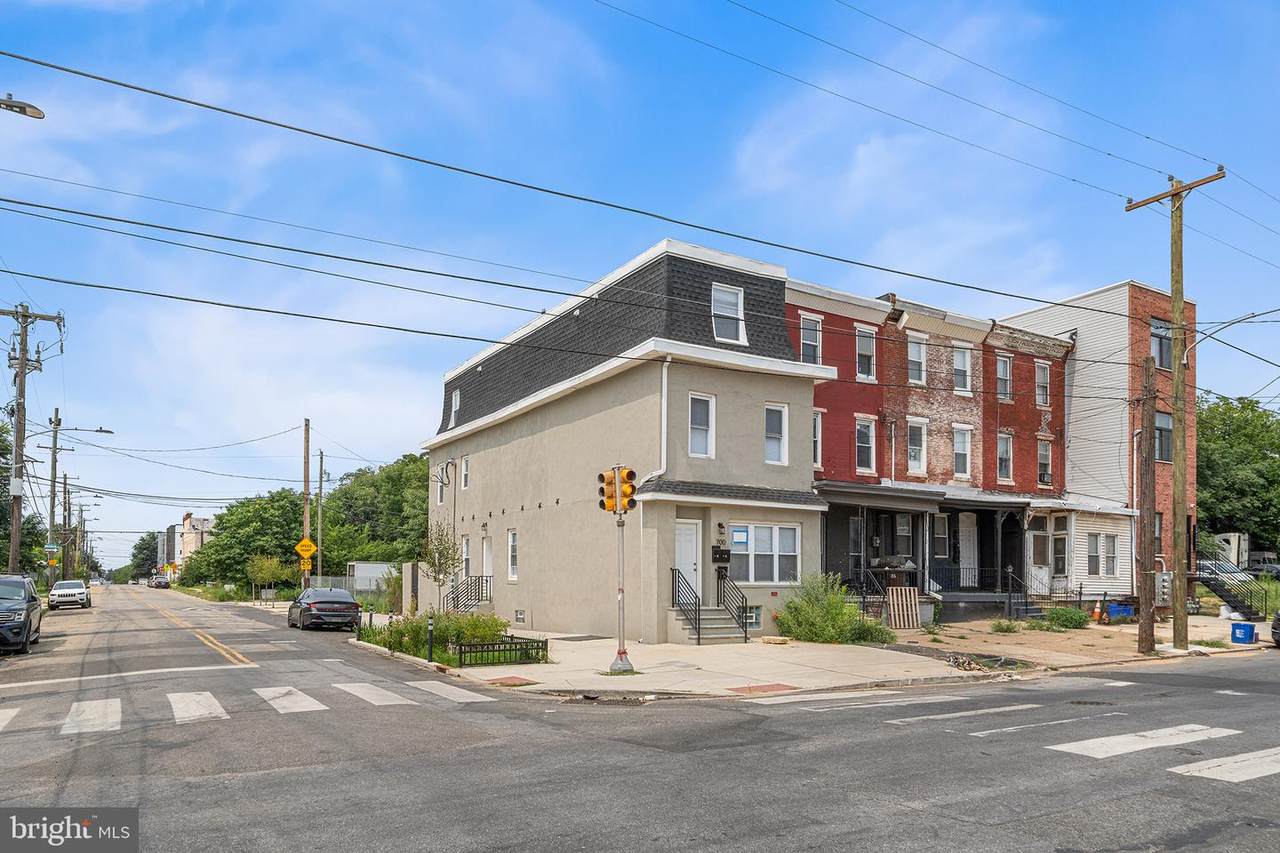700 42ND Street - Photo 1