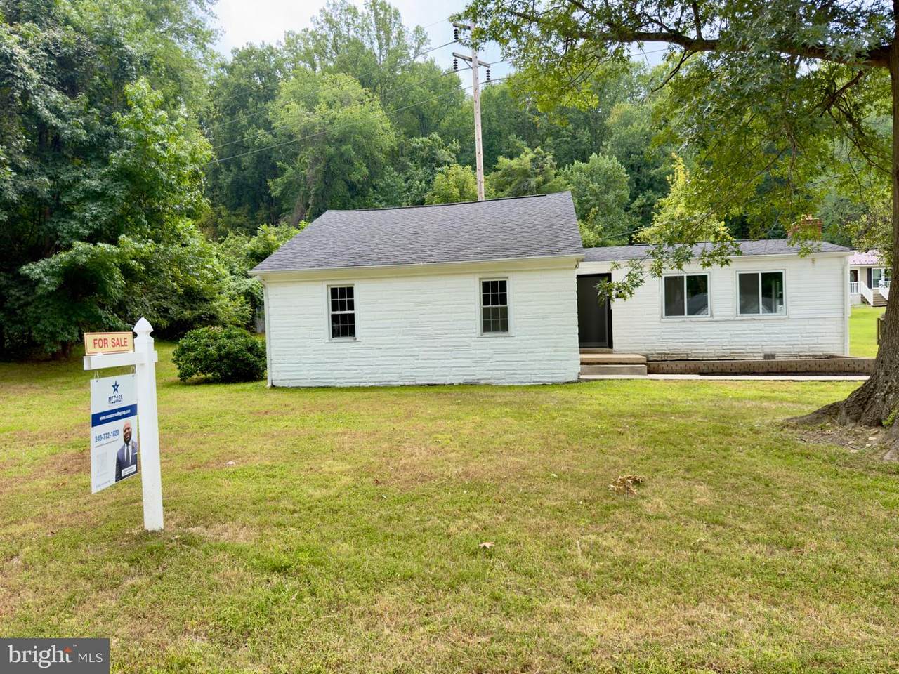 1509 Airport Lane - Photo 1