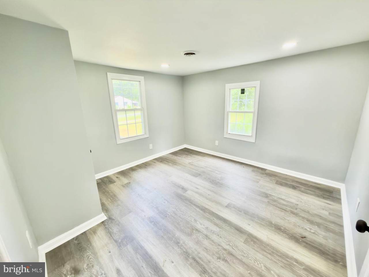 https://bt-photos.global.ssl.fastly.net/brightmls/1280_boomver_1_805331753012-2.jpg