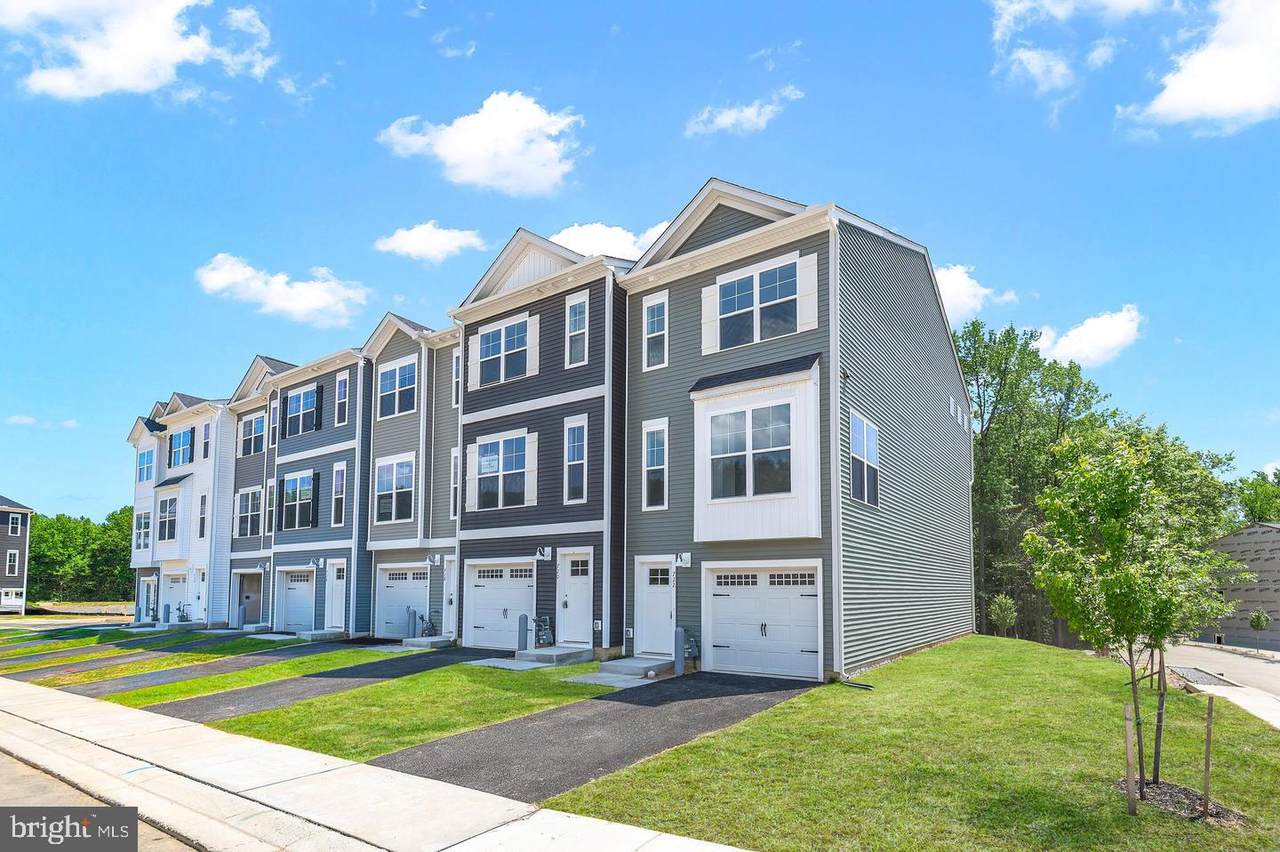 742 Bur Oak Court - Photo 1