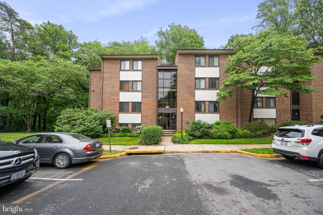 1423 Northgate Square - Photo 1