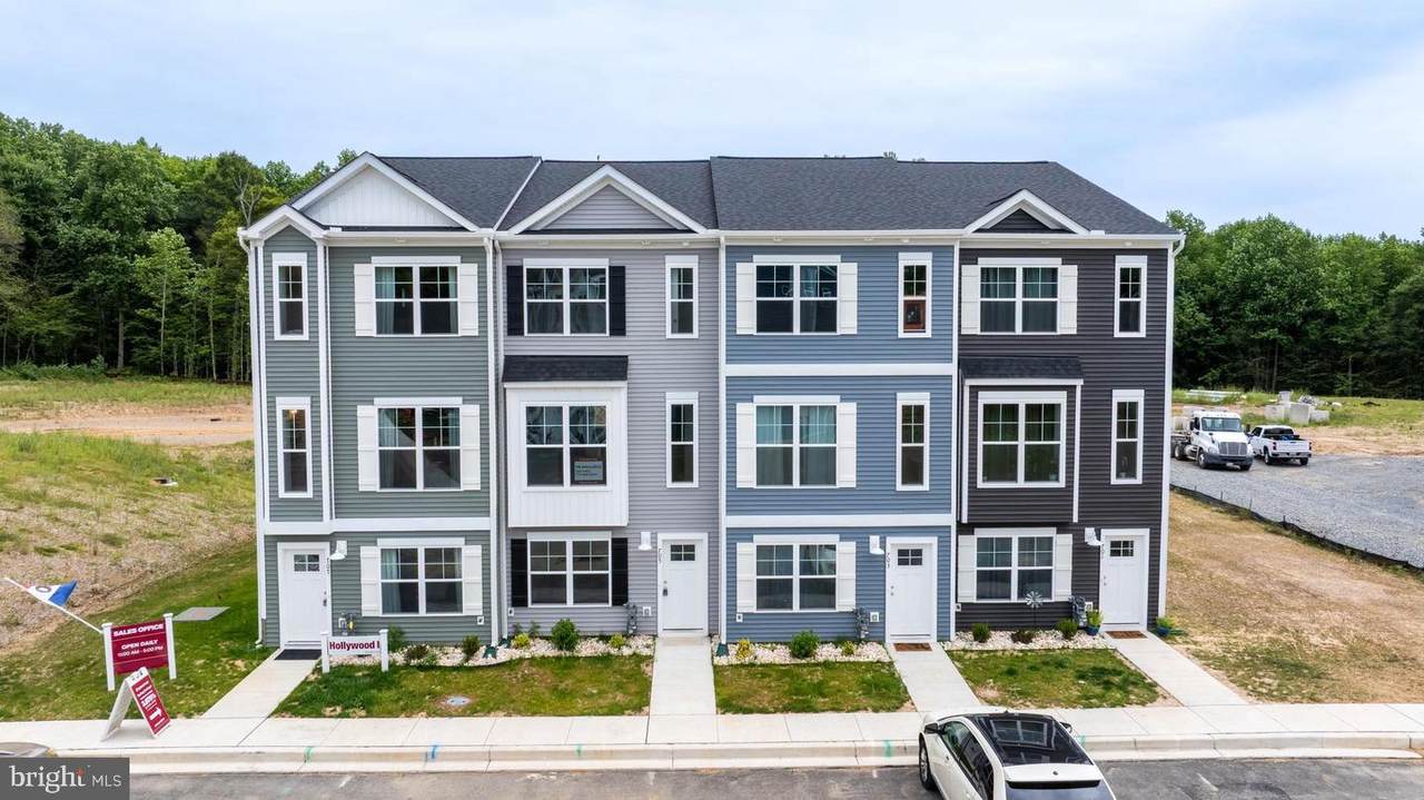 756 Bur Oak Court - Photo 1
