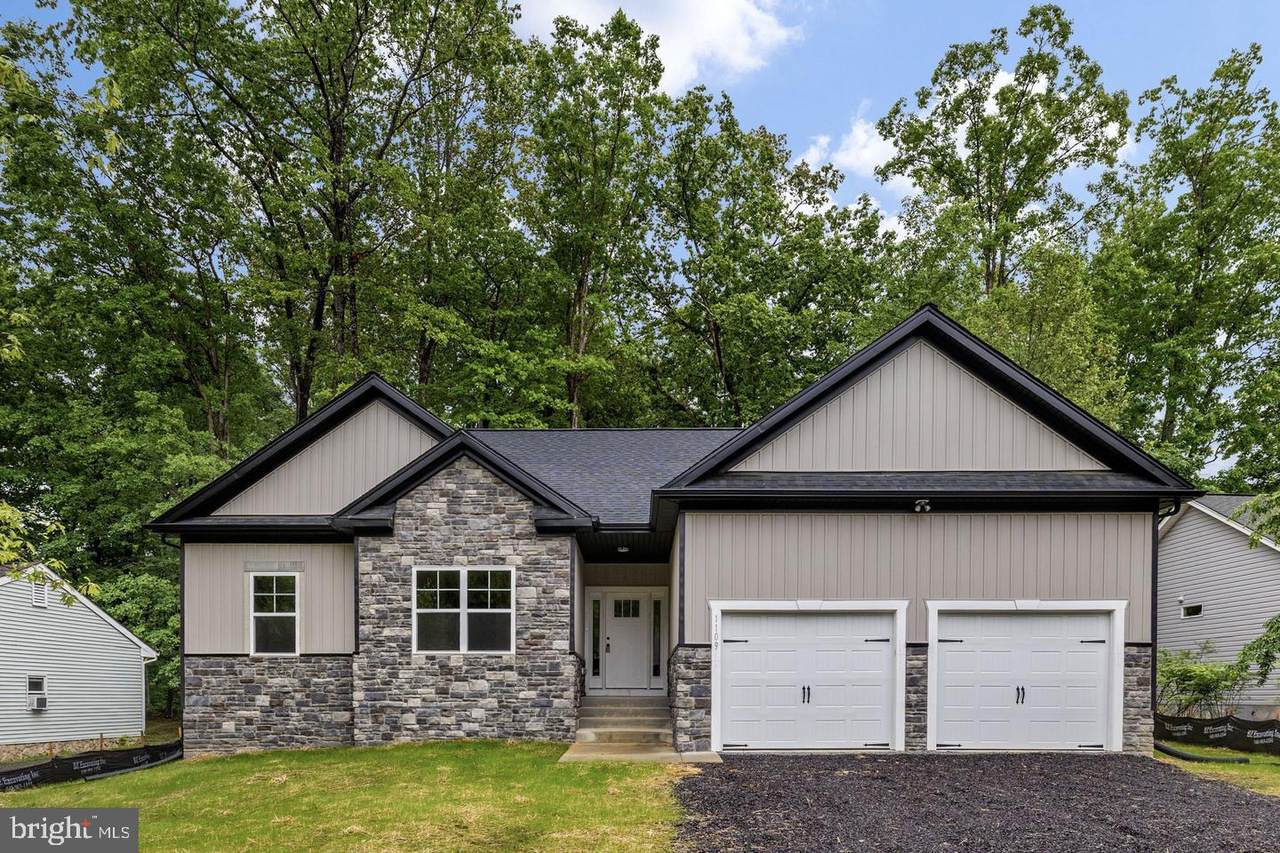 1109 Lakeview Parkway - Photo 1