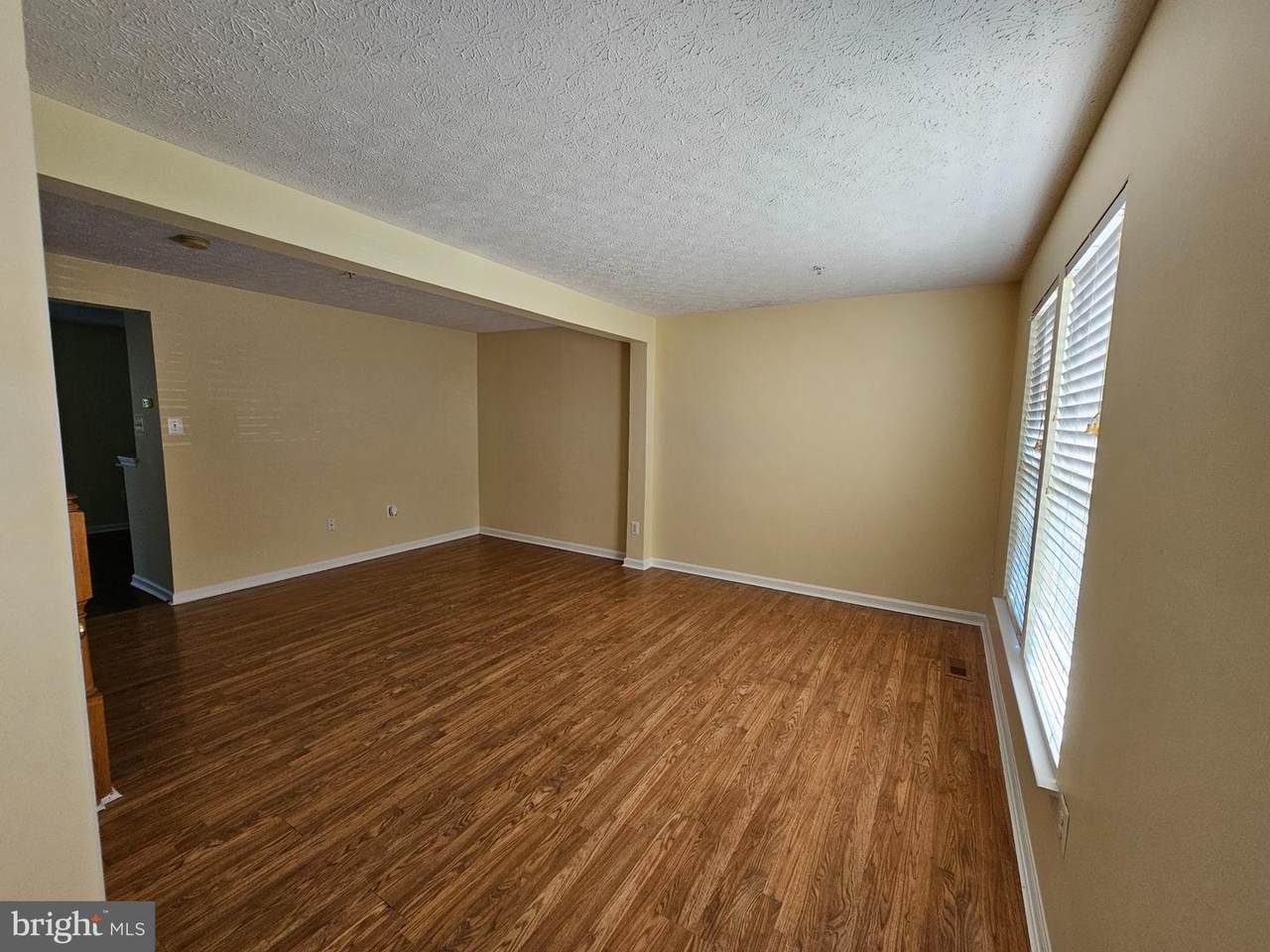 https://bt-photos.global.ssl.fastly.net/brightmls/1280_boomver_1_805334490902-2.jpg
