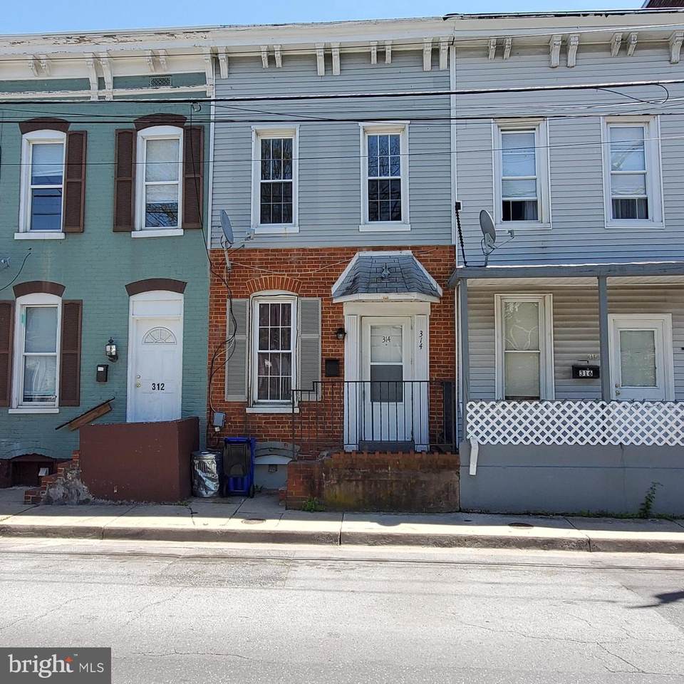 314 Locust Street - Photo 1