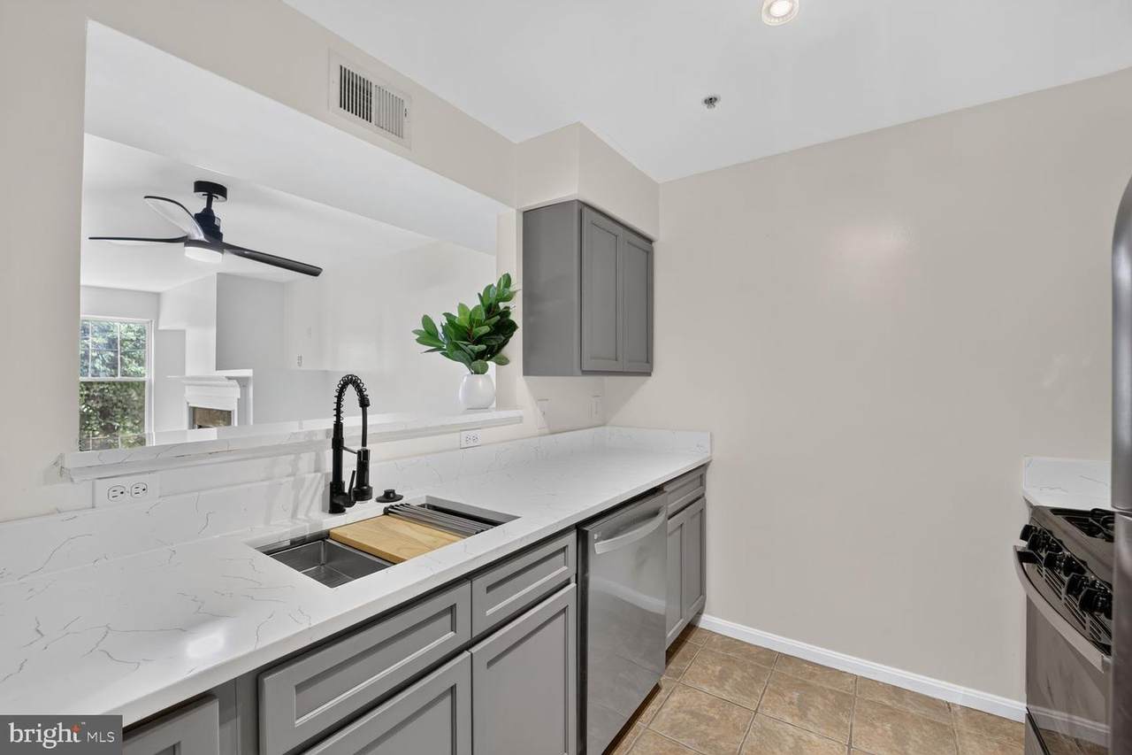 13900 Farnsworth Lane - Photo 1