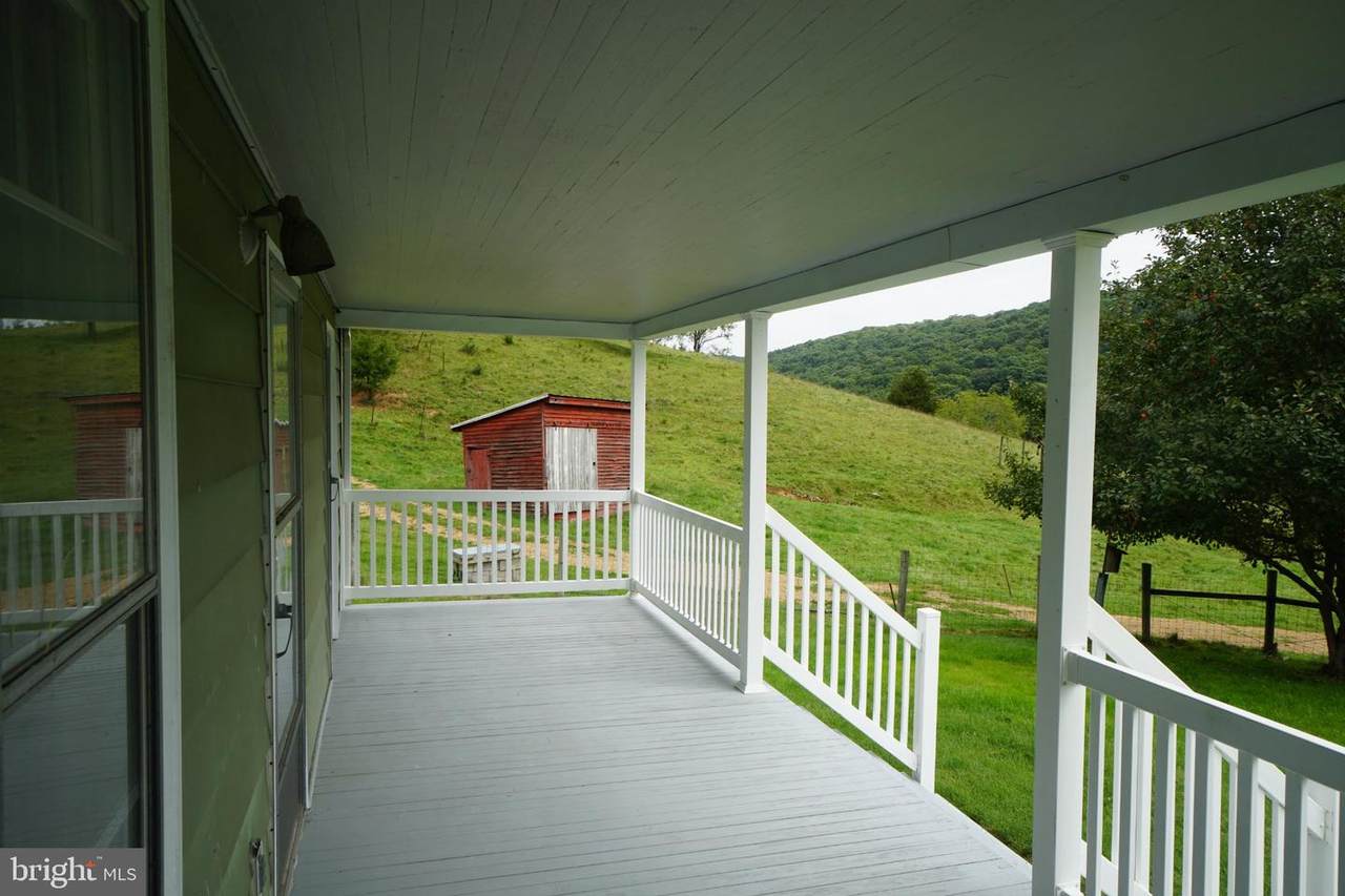 https://bt-photos.global.ssl.fastly.net/brightmls/1280_boomver_1_805347698660-2.jpg