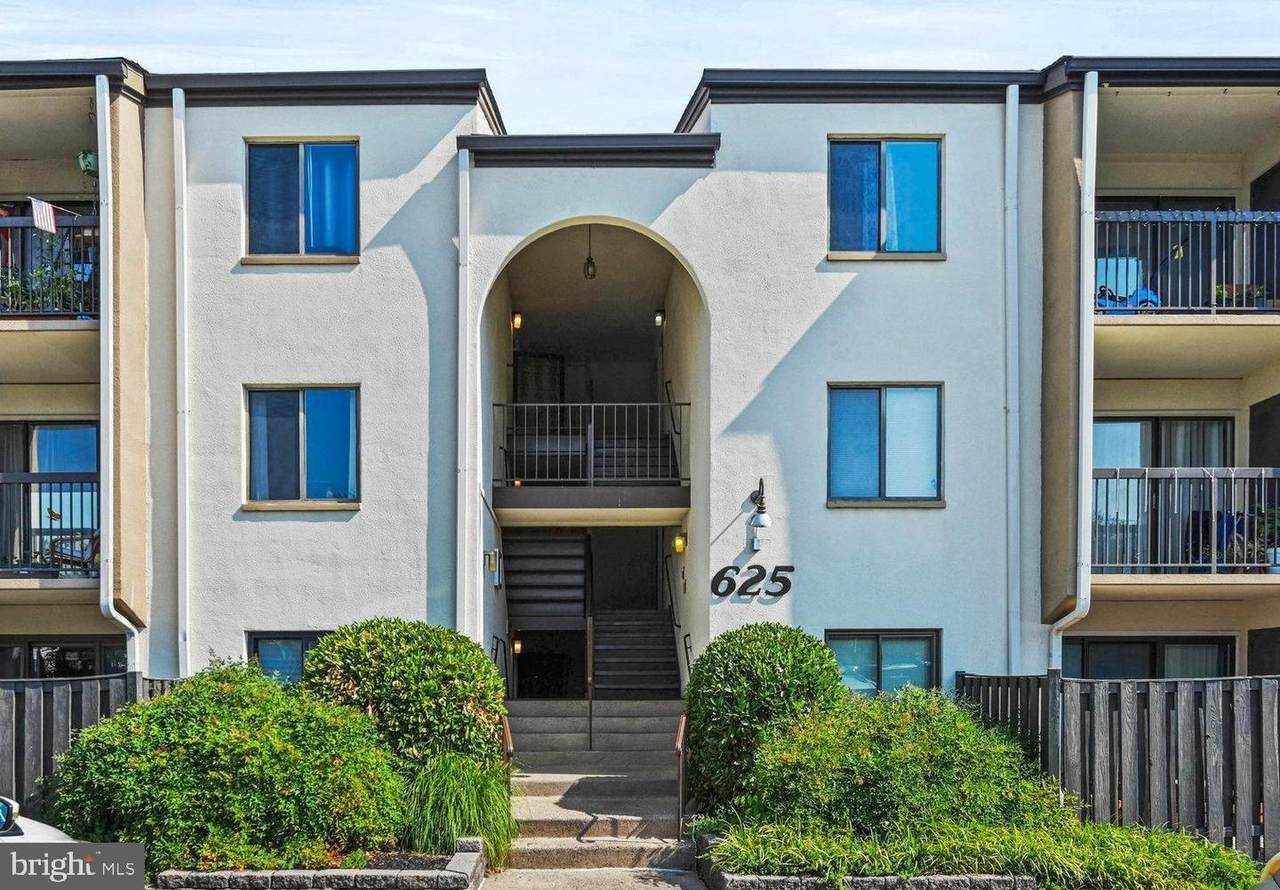 625 Center Street - Photo 1