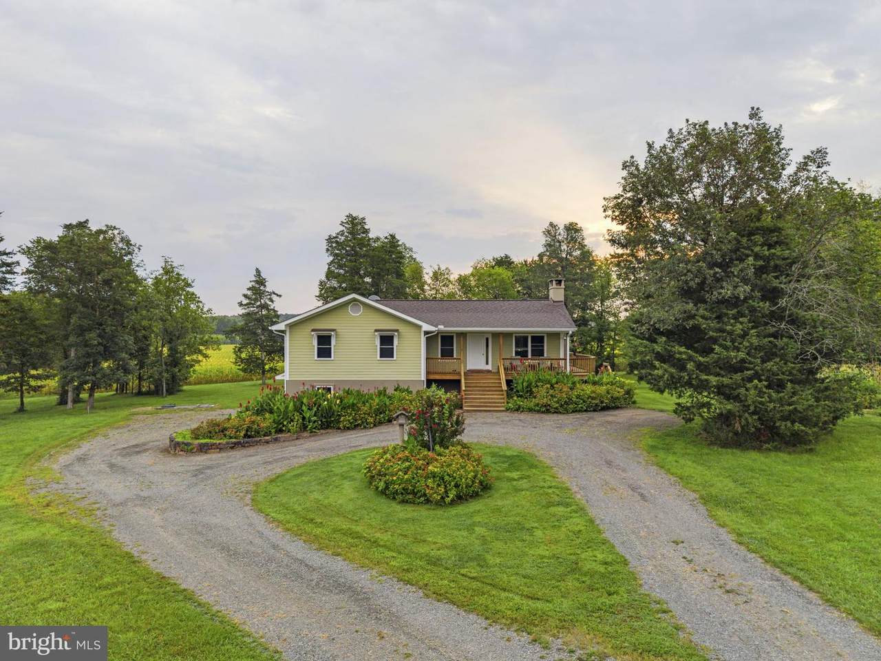 10433 Skyline Avenue - Photo 1