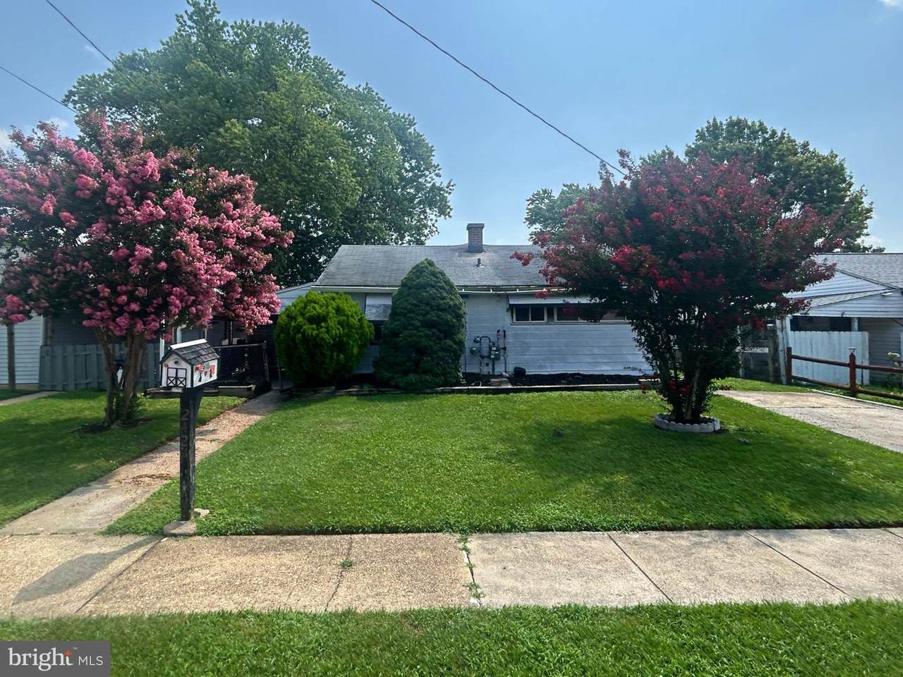 2421 Saratoga Avenue - Photo 1