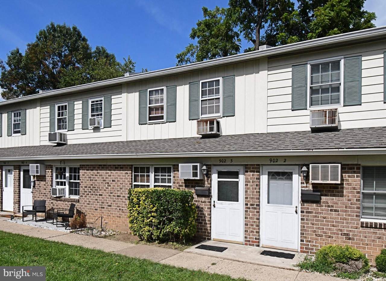 902 York - Photo 1