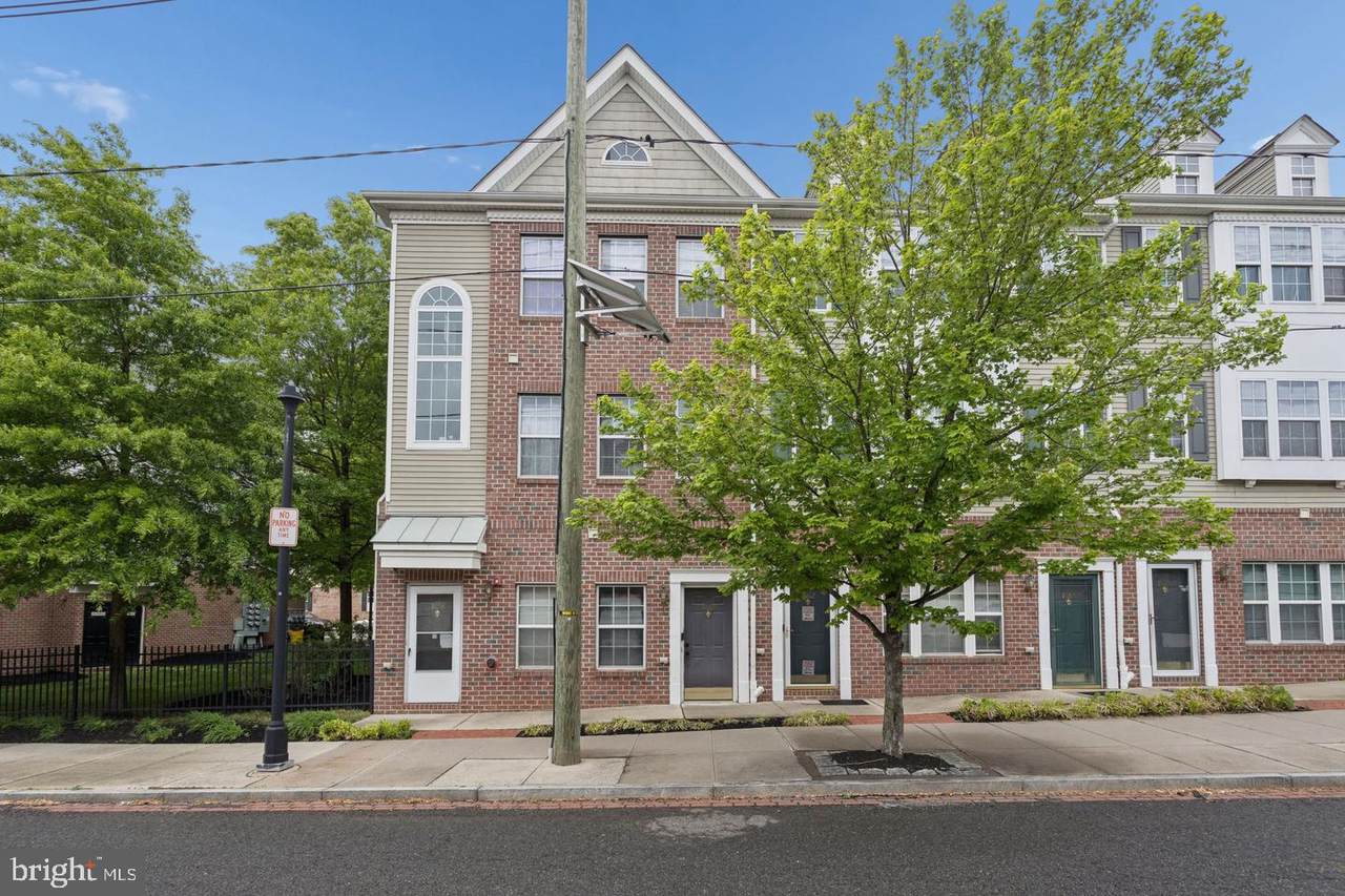 1060 Lamberton Street - Photo 1