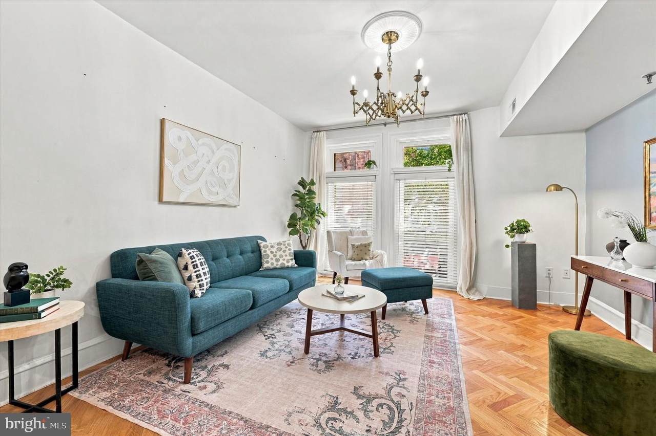 2201 Chestnut Street - Photo 1