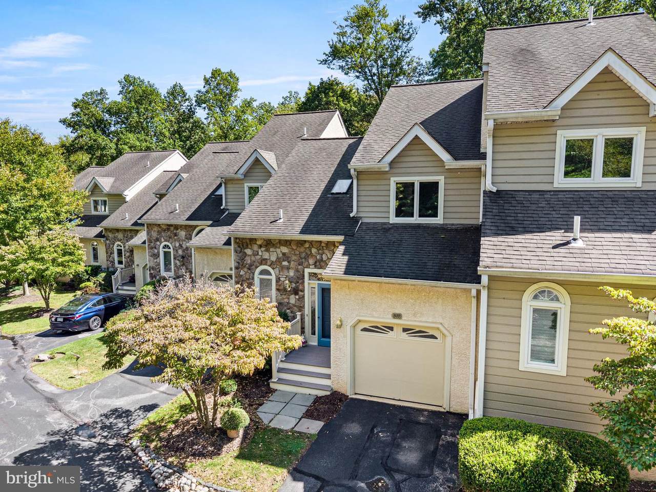 507 Waters Edge Court - Photo 1