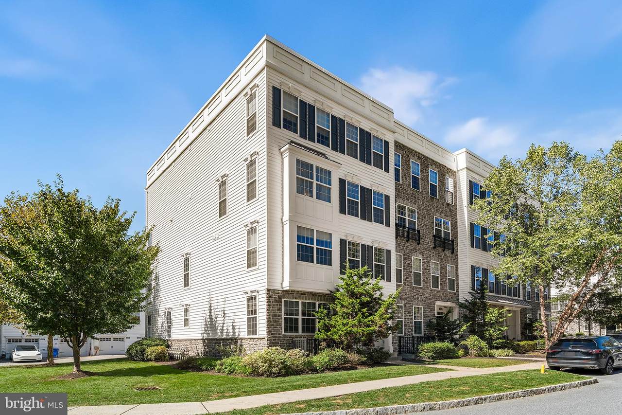 https://bt-photos.global.ssl.fastly.net/brightmls/1280_boomver_1_805388398406-2.jpg