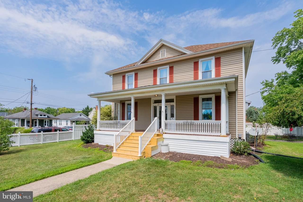 409 8TH Street - Photo 1