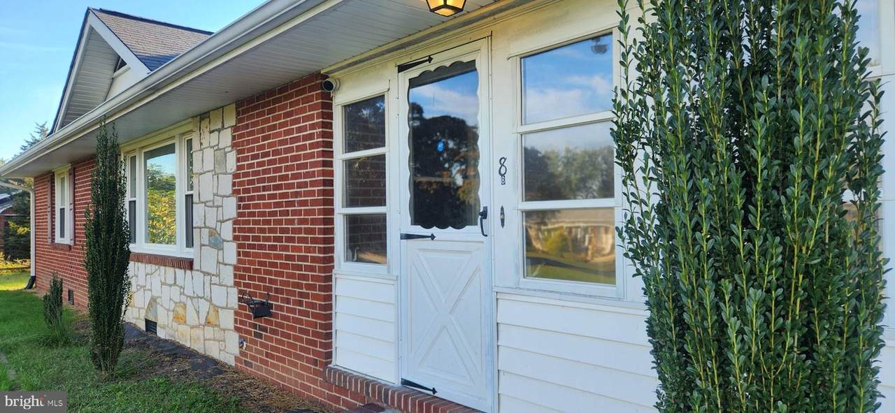 8 Fairfax Circle - Photo 1