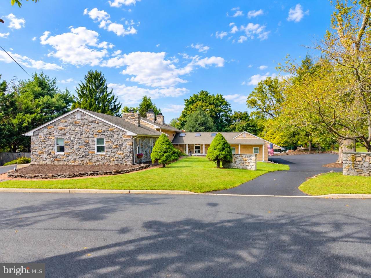 4 Lafayette Avenue - Photo 1