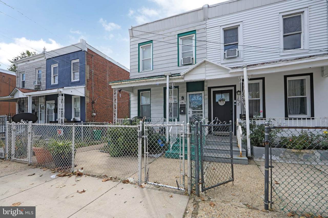 1023 32ND Street - Photo 1