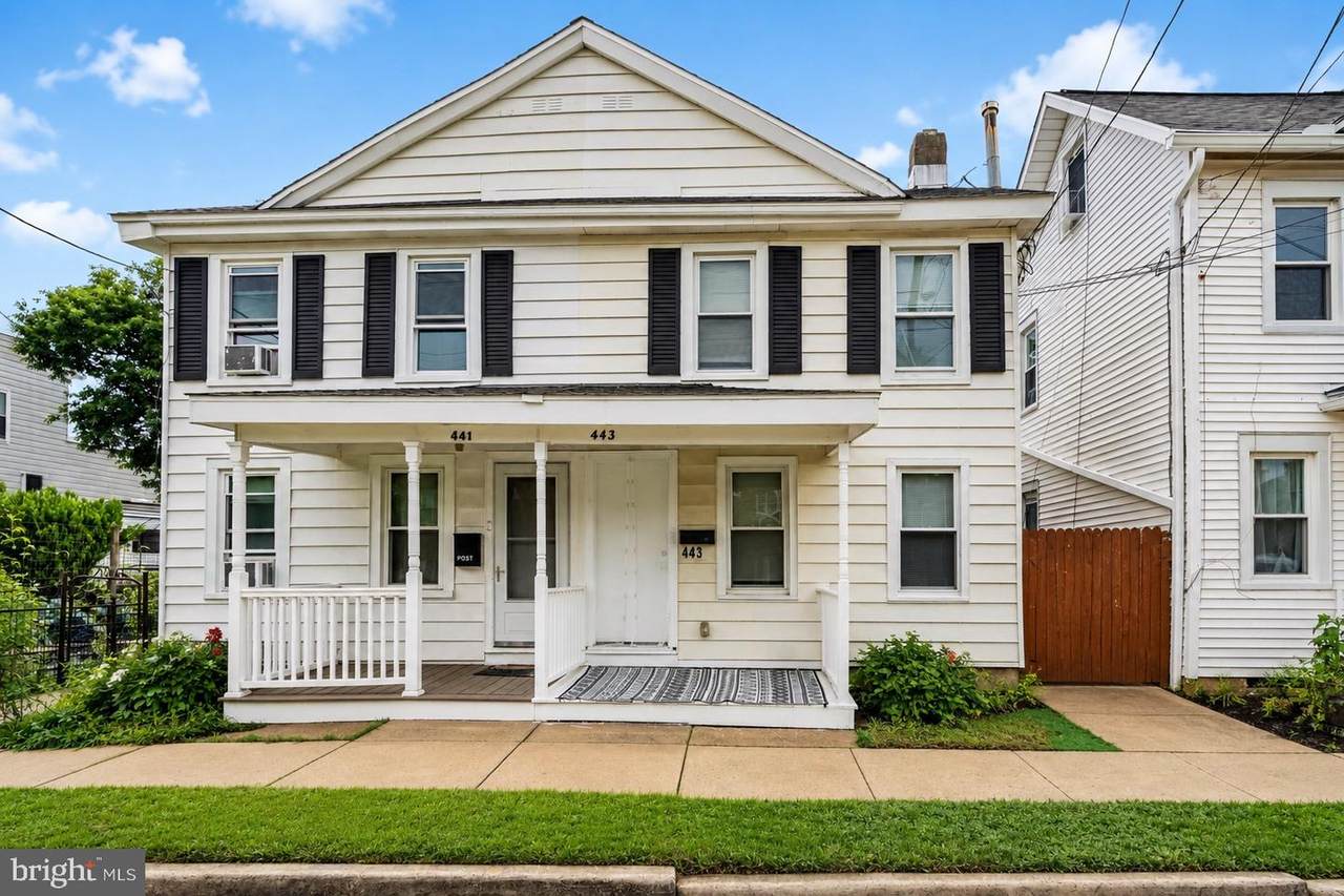 443 Wood Street - Photo 1