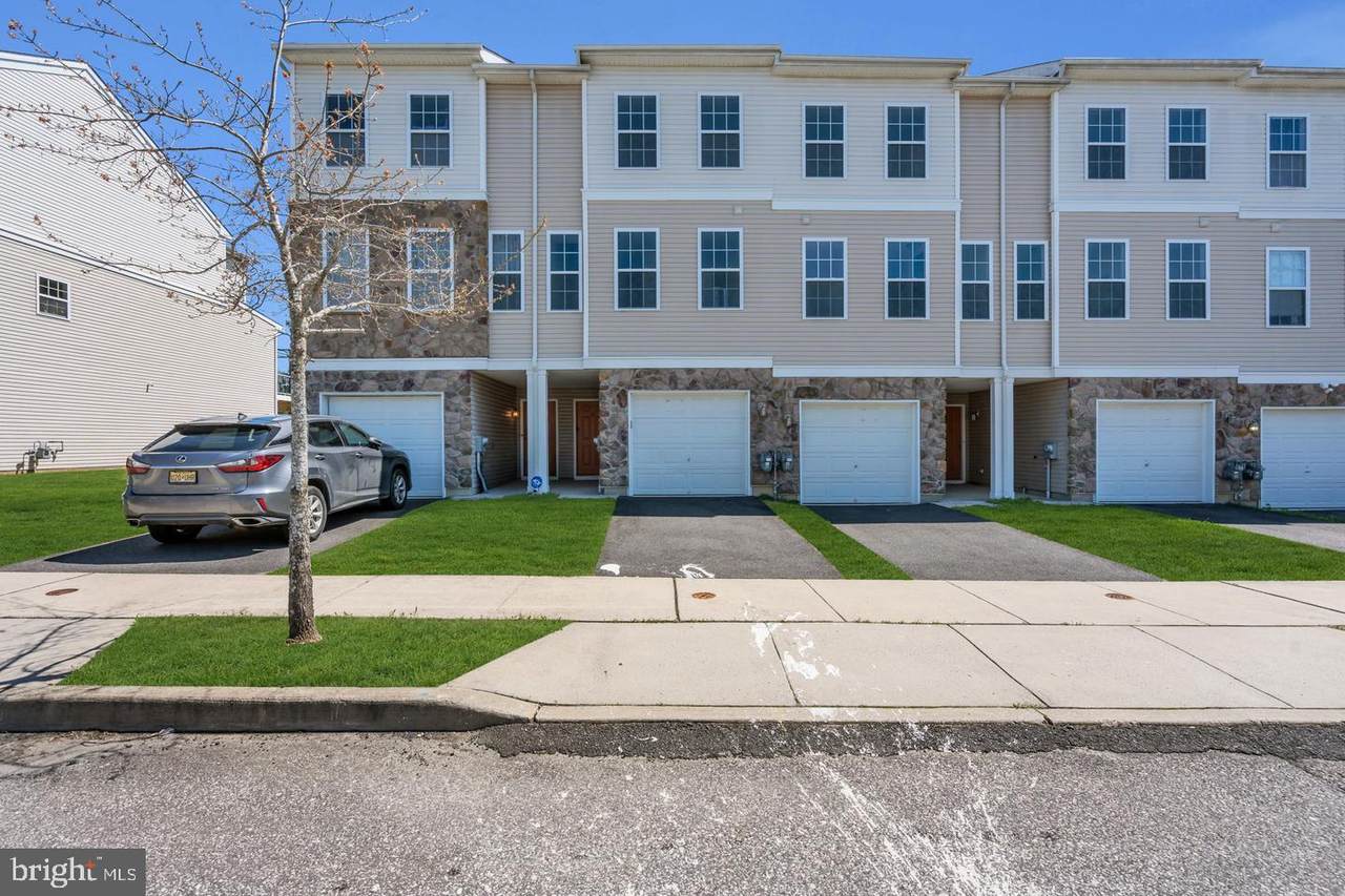 16 Rowand Way East - Photo 1