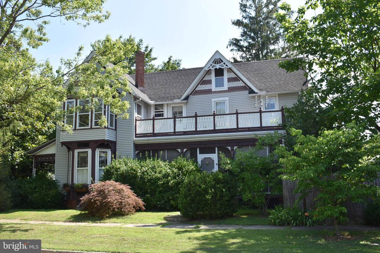 208 W 1St Street - Photo 1
