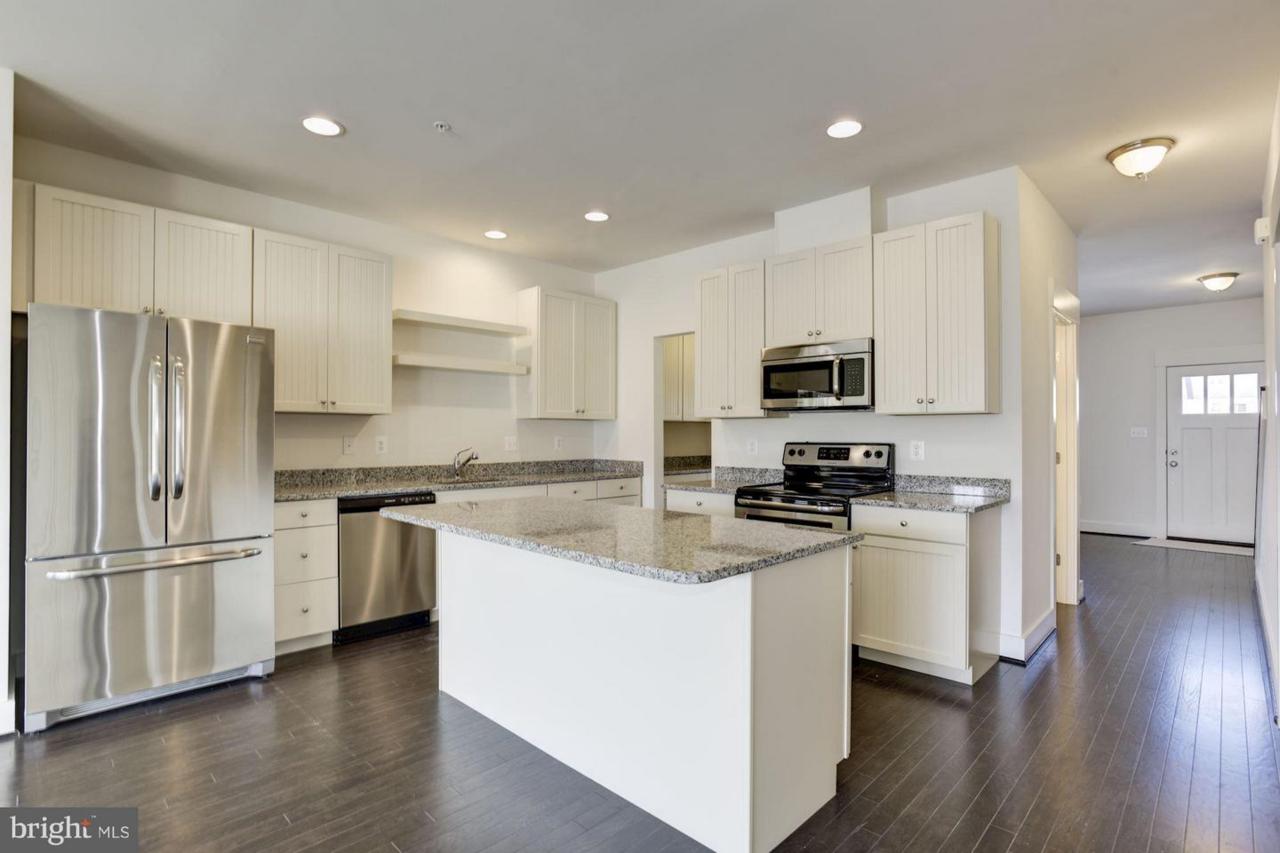 301 Bonheur Avenue - Photo 1