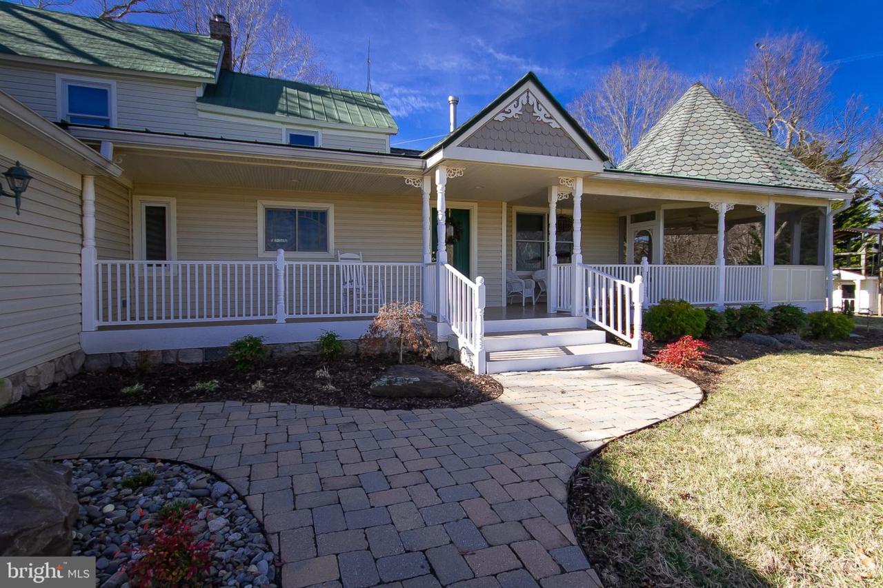 5570 Laurie Place - Photo 1
