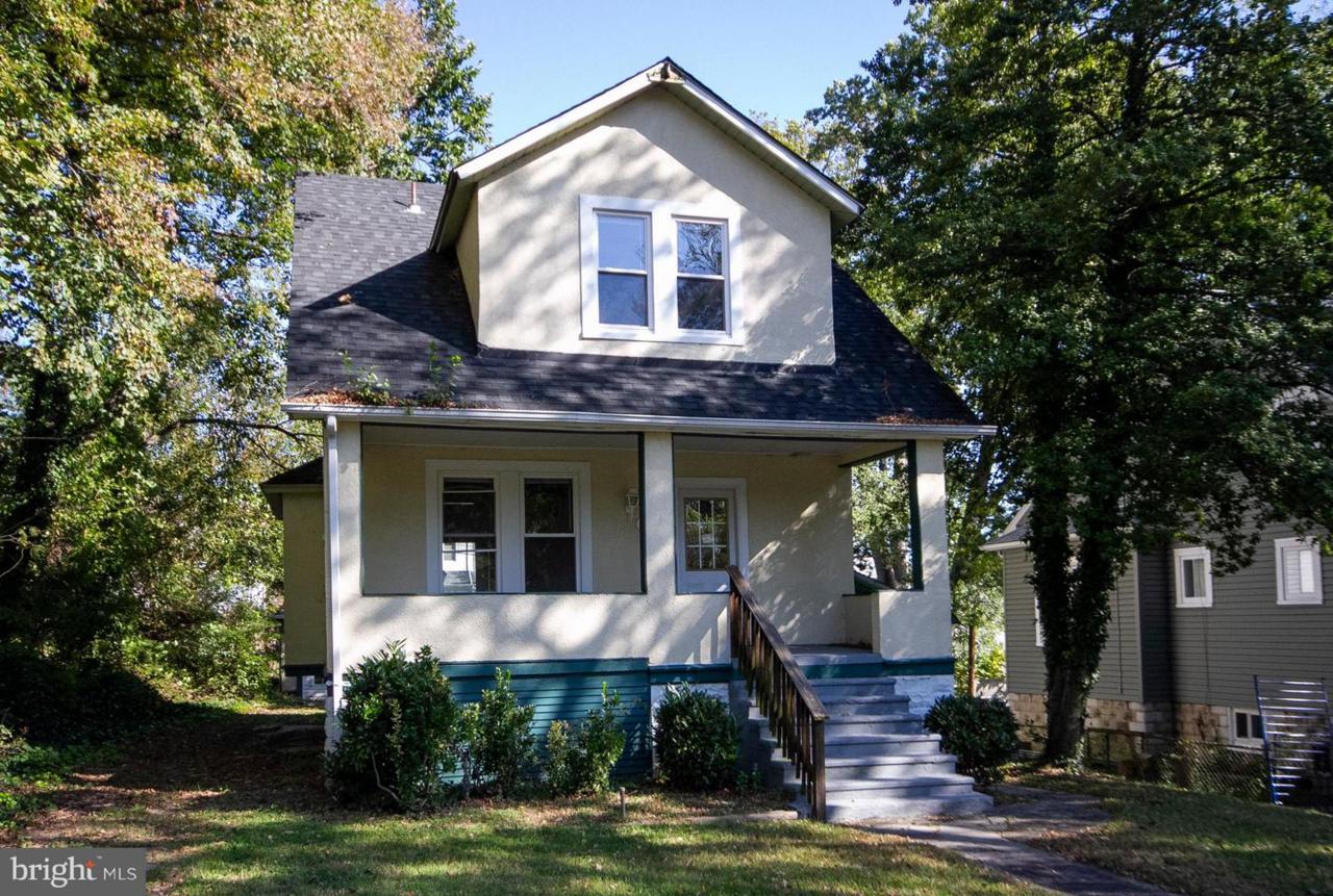 2806 Pinewood Avenue - Photo 1