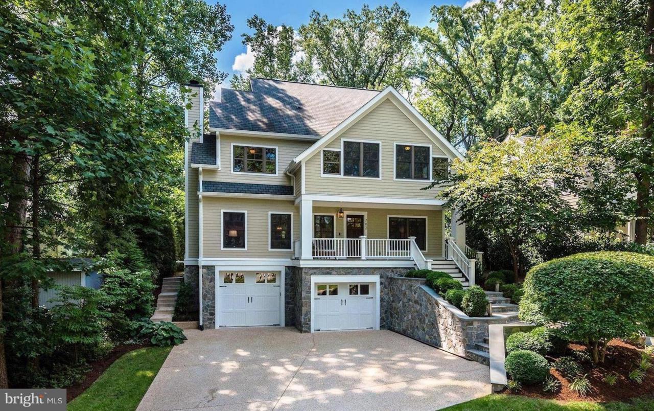 702 Enderby Drive - Photo 1