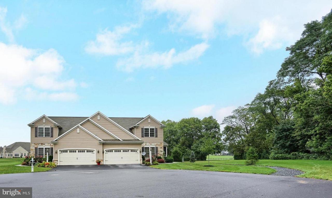 409 Iris Lane - Photo 1