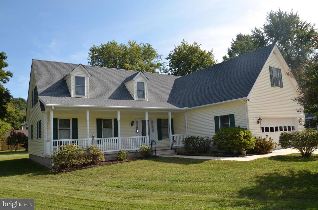 408 Bentley Avenue - Photo 1