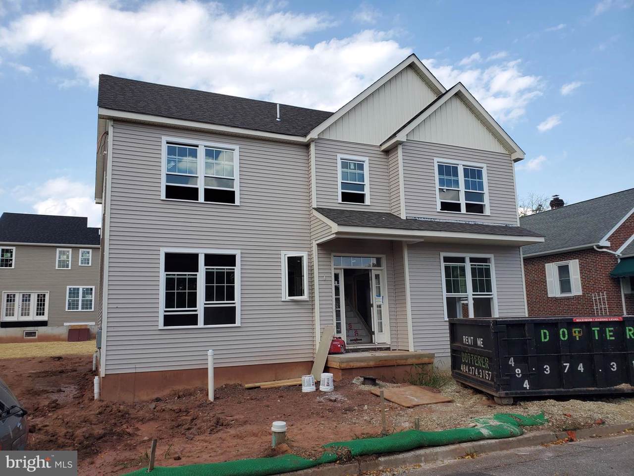 515 Rhoades Street - Photo 1