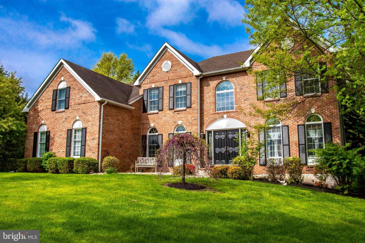 183 Pembrooke Circle - Photo 1