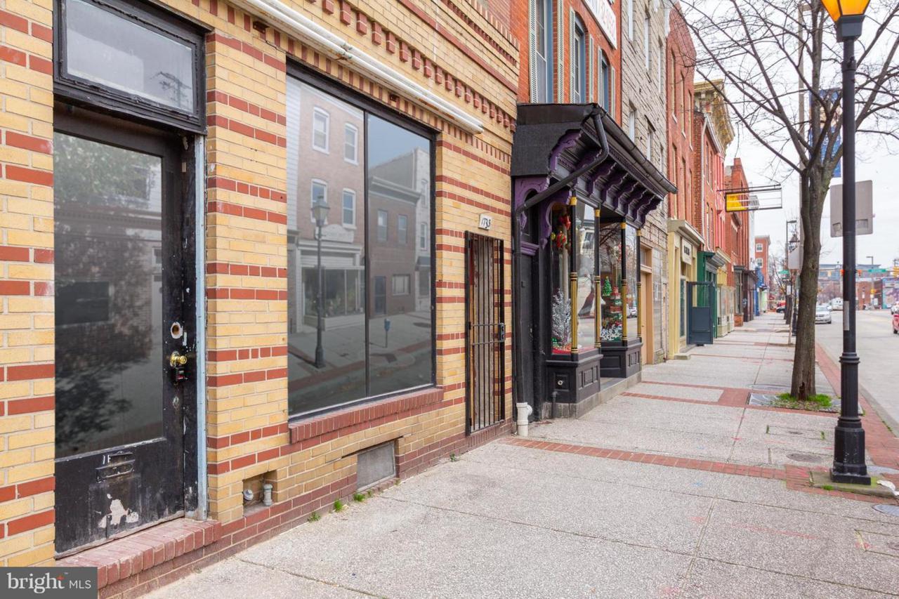 1733 Fleet Street - Photo 1
