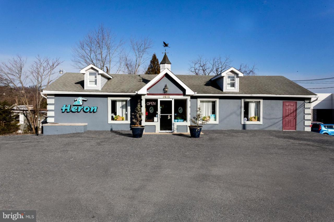 2525 Lincoln Highway - Photo 1