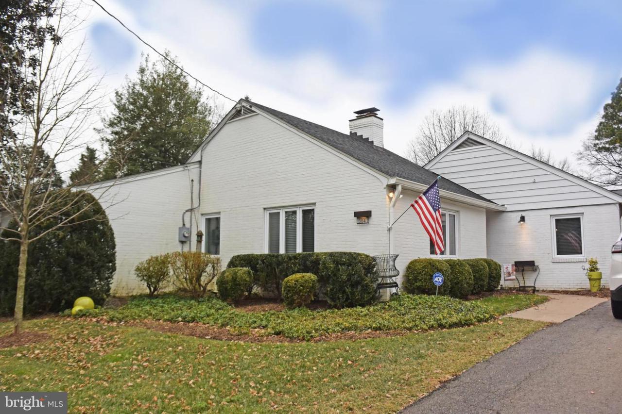 304 Skyhill Road - Photo 1