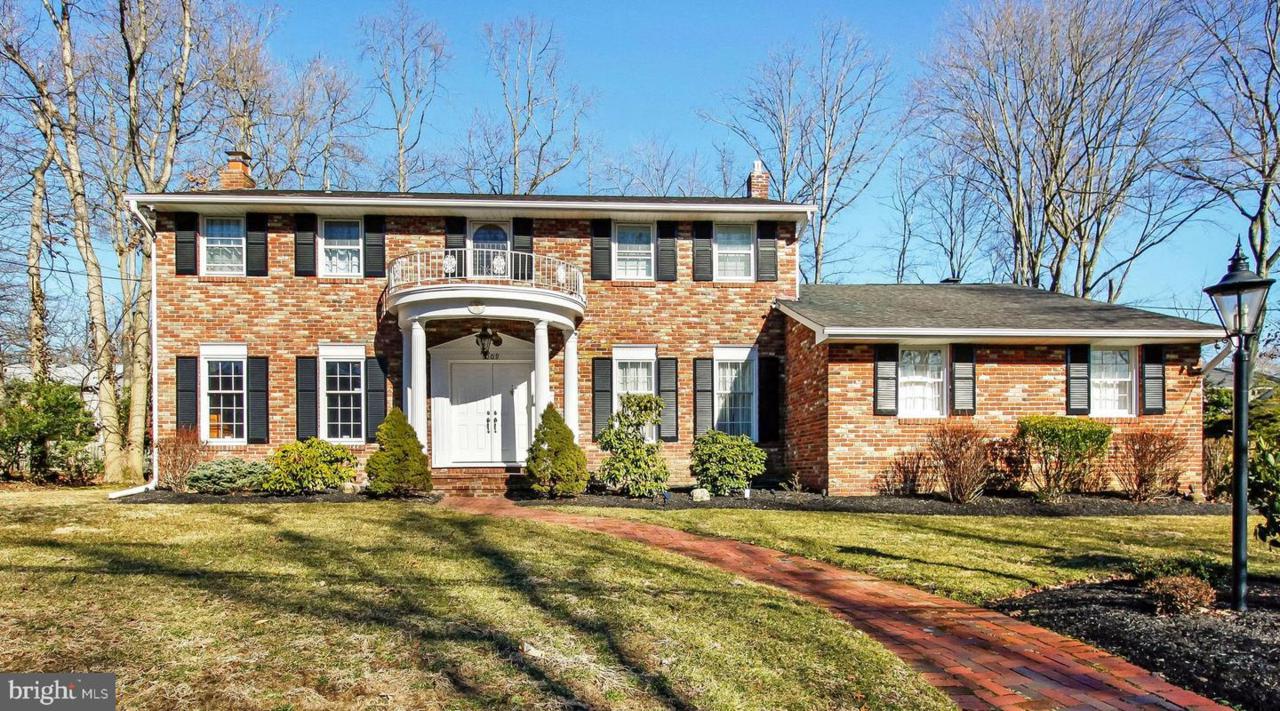 1009 Annapolis - Photo 1