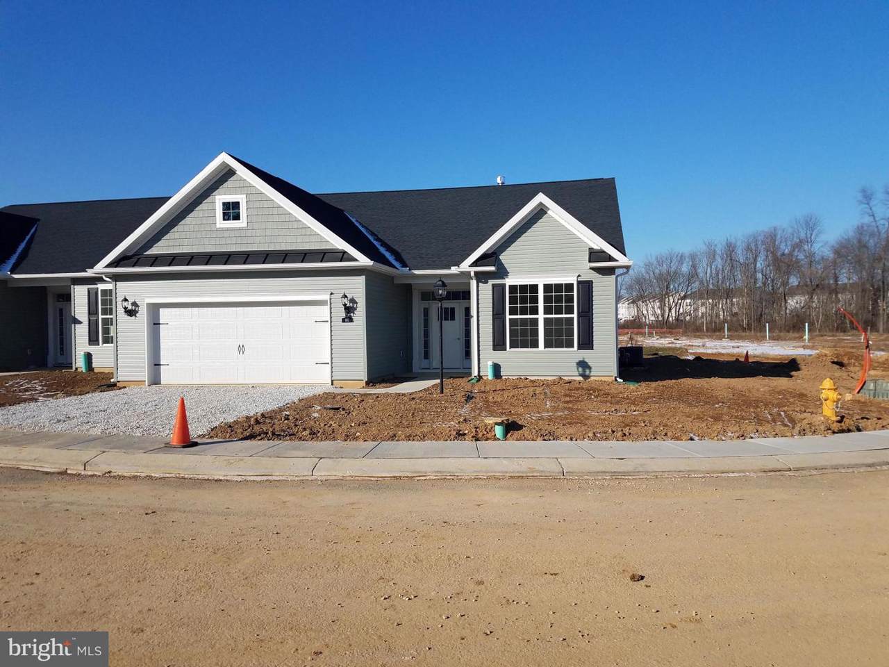 412 Hawthorn Lane - Photo 1