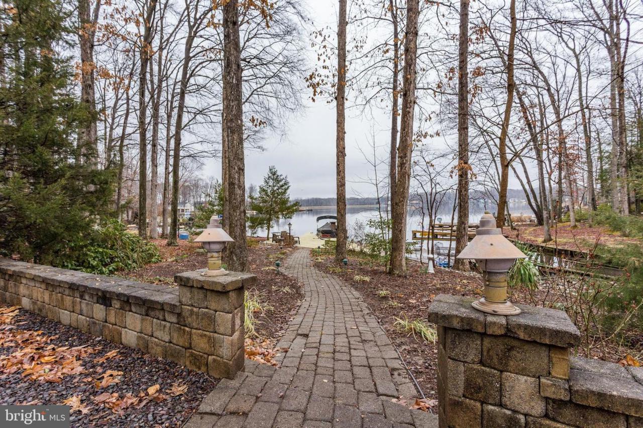 301 Wakefield Drive - Photo 1