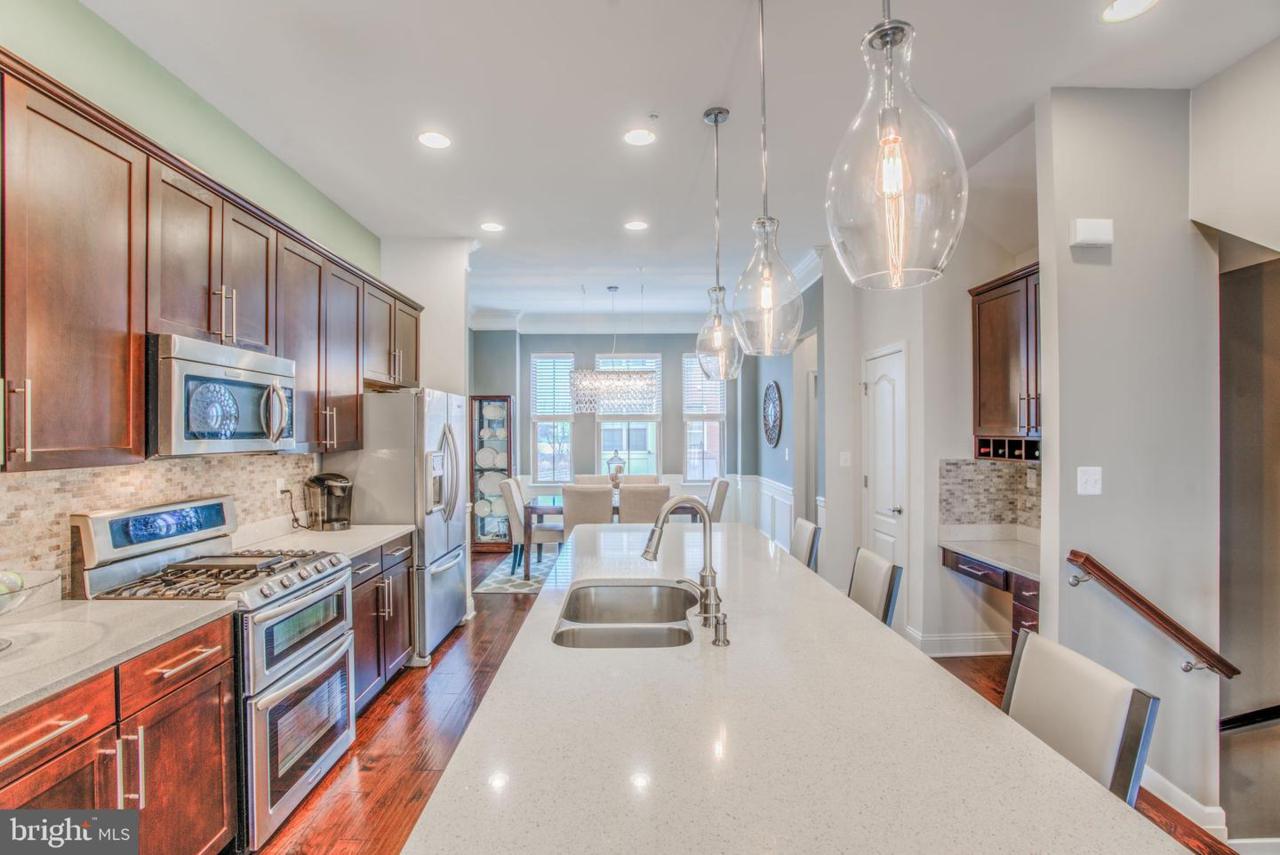 1302 Benjamin Street - Photo 1