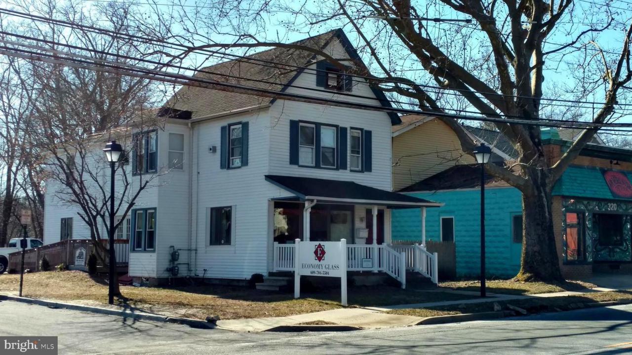 318 12TH Street - Photo 1