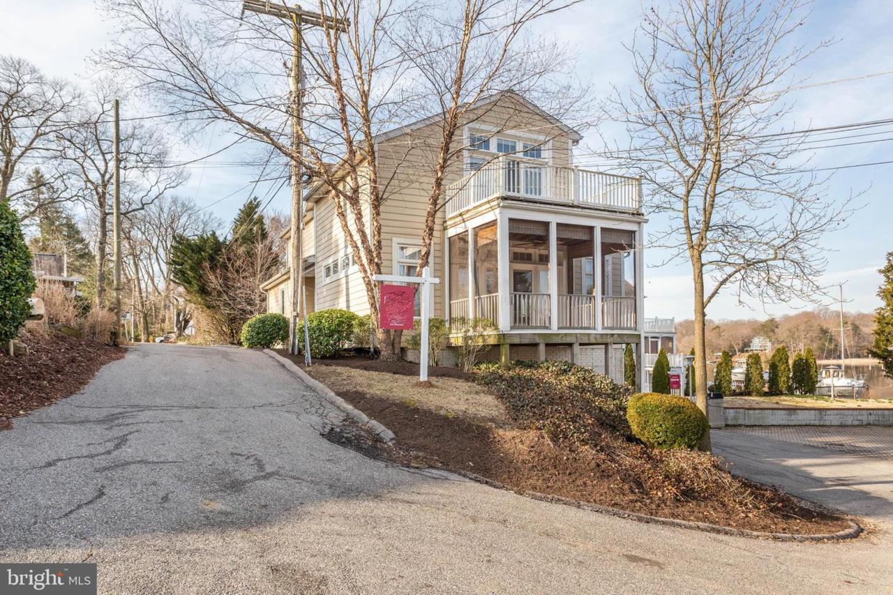 682 Riverside Drive - Photo 1