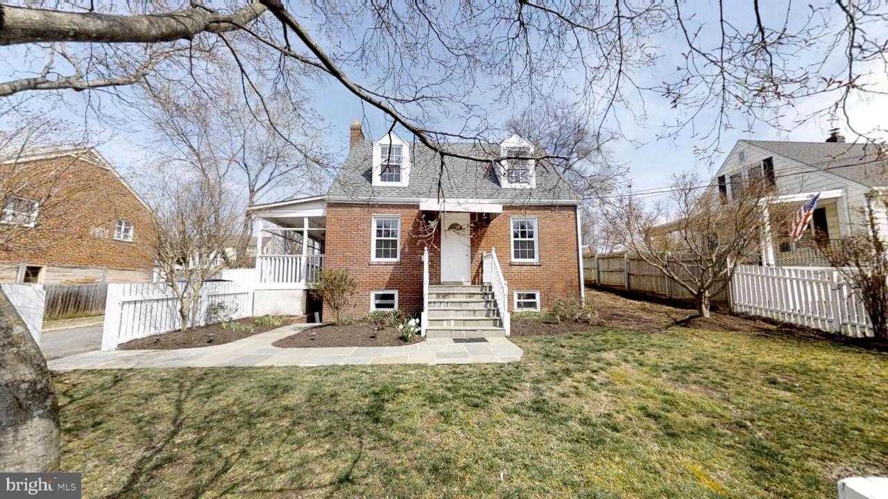 2716 Memorial Street - Photo 1