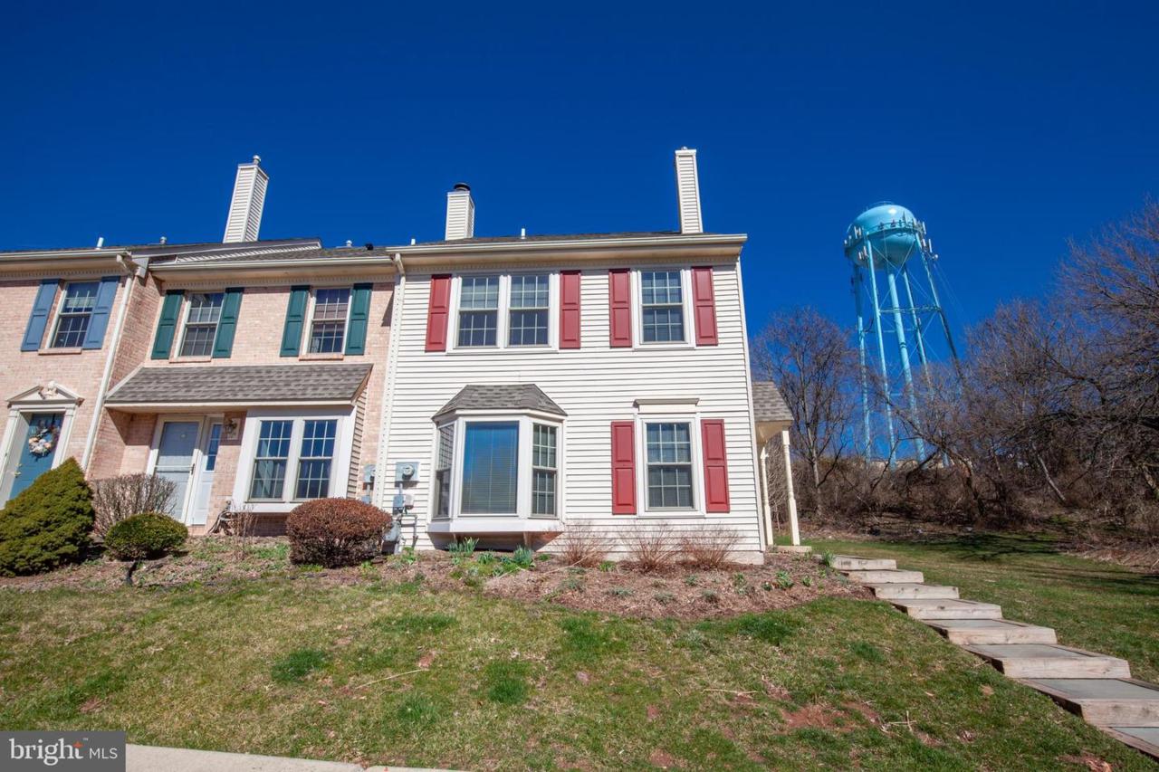 737 Oaktree Court - Photo 1