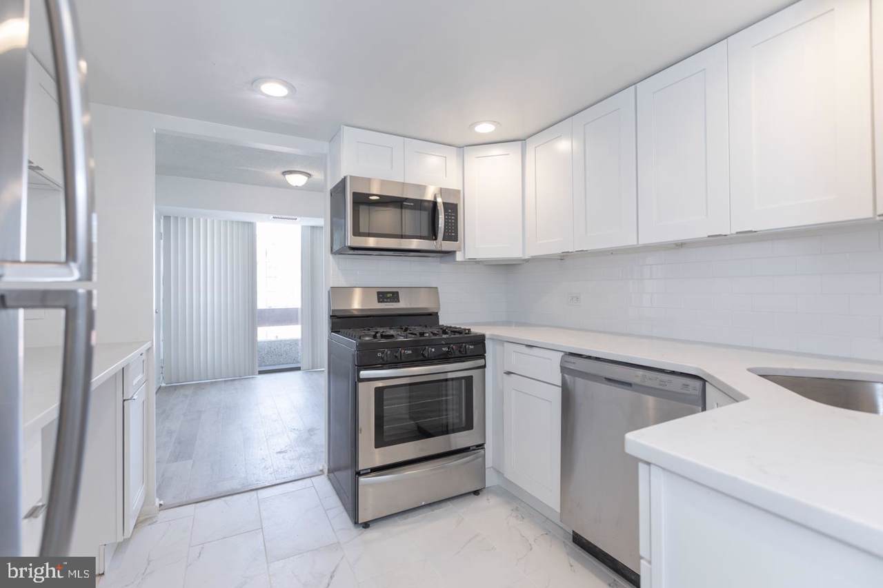 1326-42 Spruce Street - Photo 1