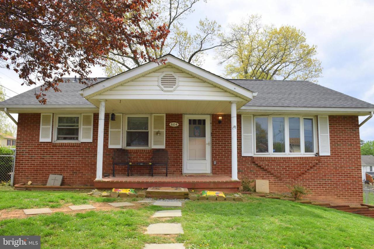 604 13TH Street - Photo 1