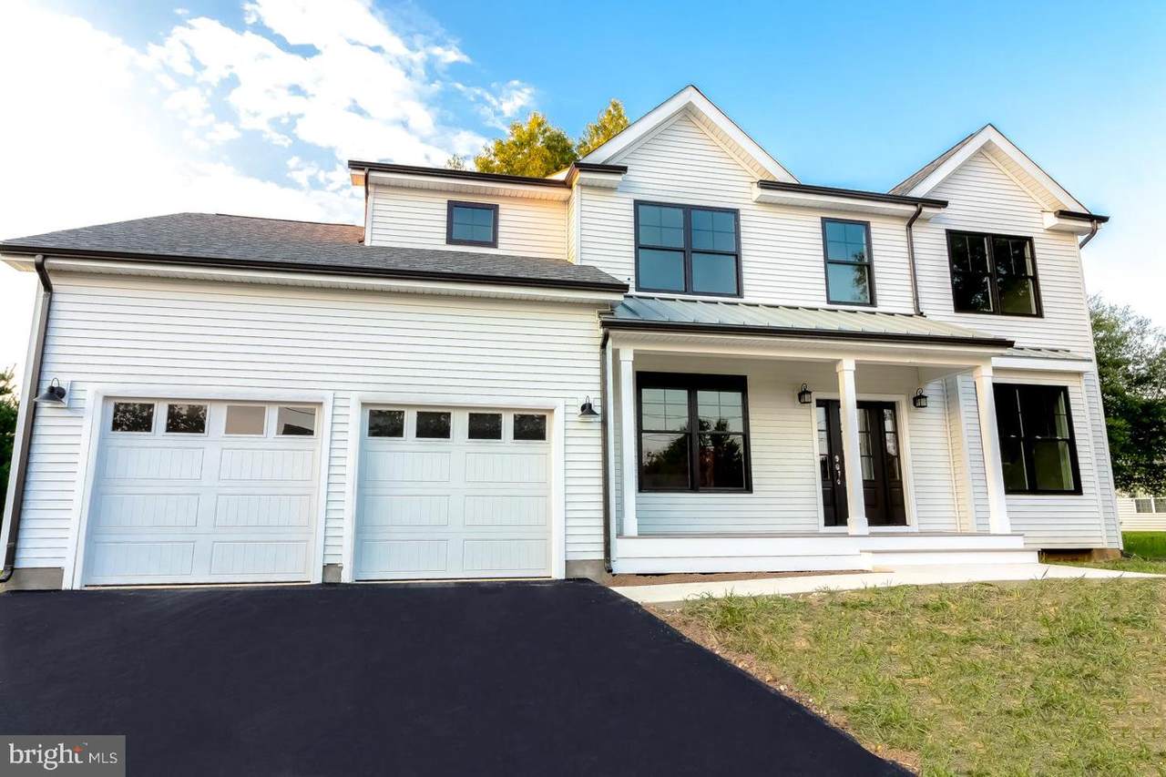 220 Village Rd E - Photo 1