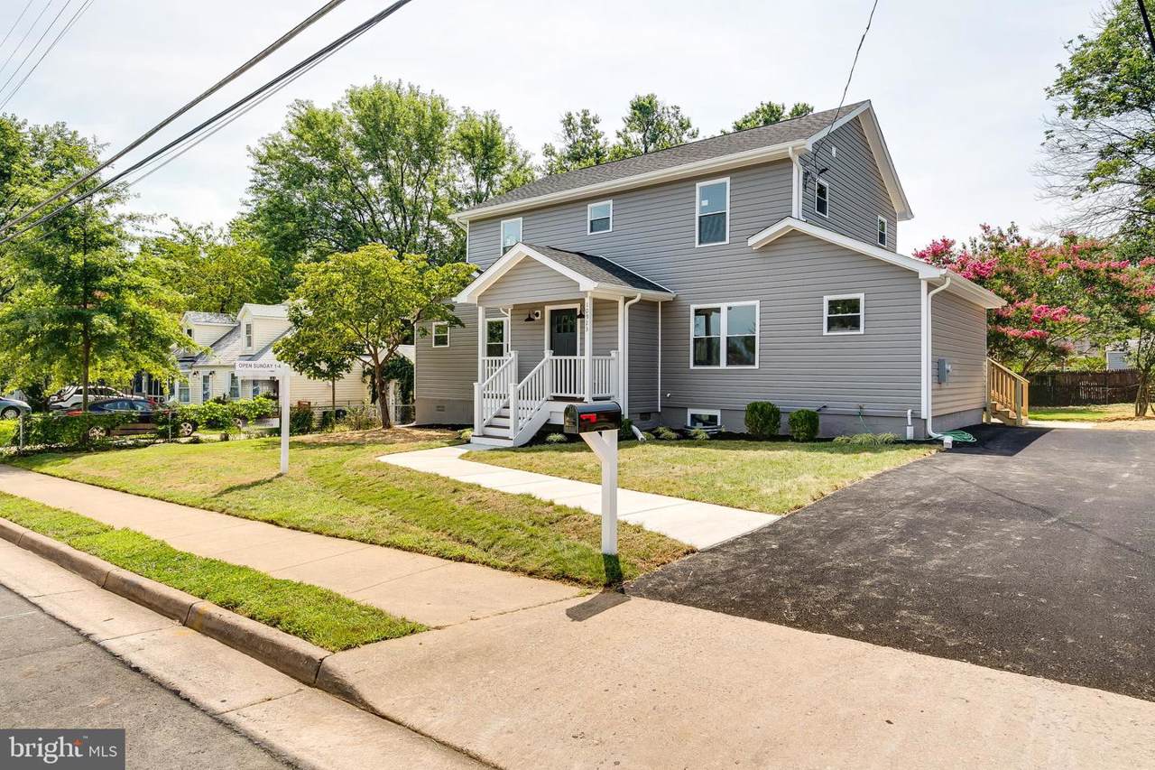 10923 Oakwood Drive - Photo 1
