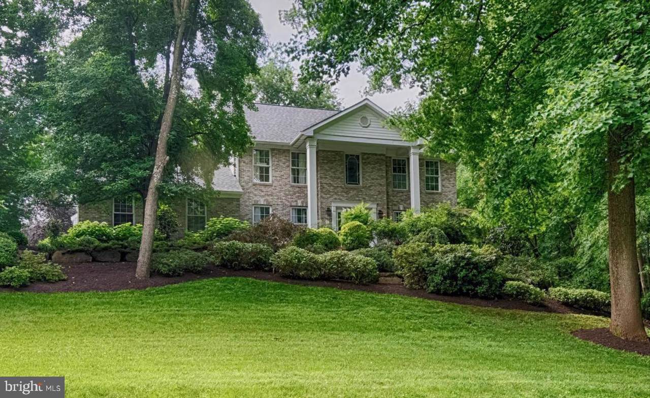 907 Saint Eva Lane - Photo 1